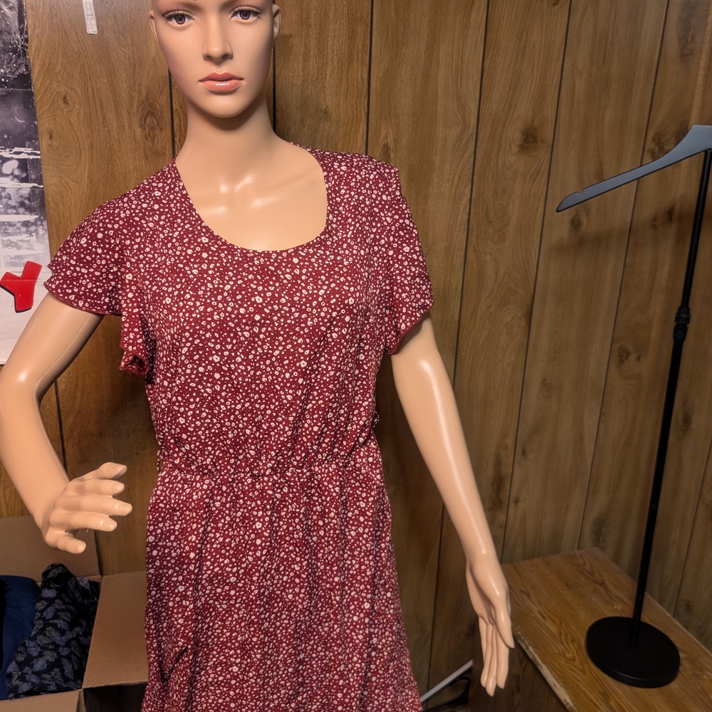 SHEIN Maroon and White Patterned Fabric